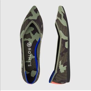 Rothy’s pointed toe flat - olive camo - size 8.5